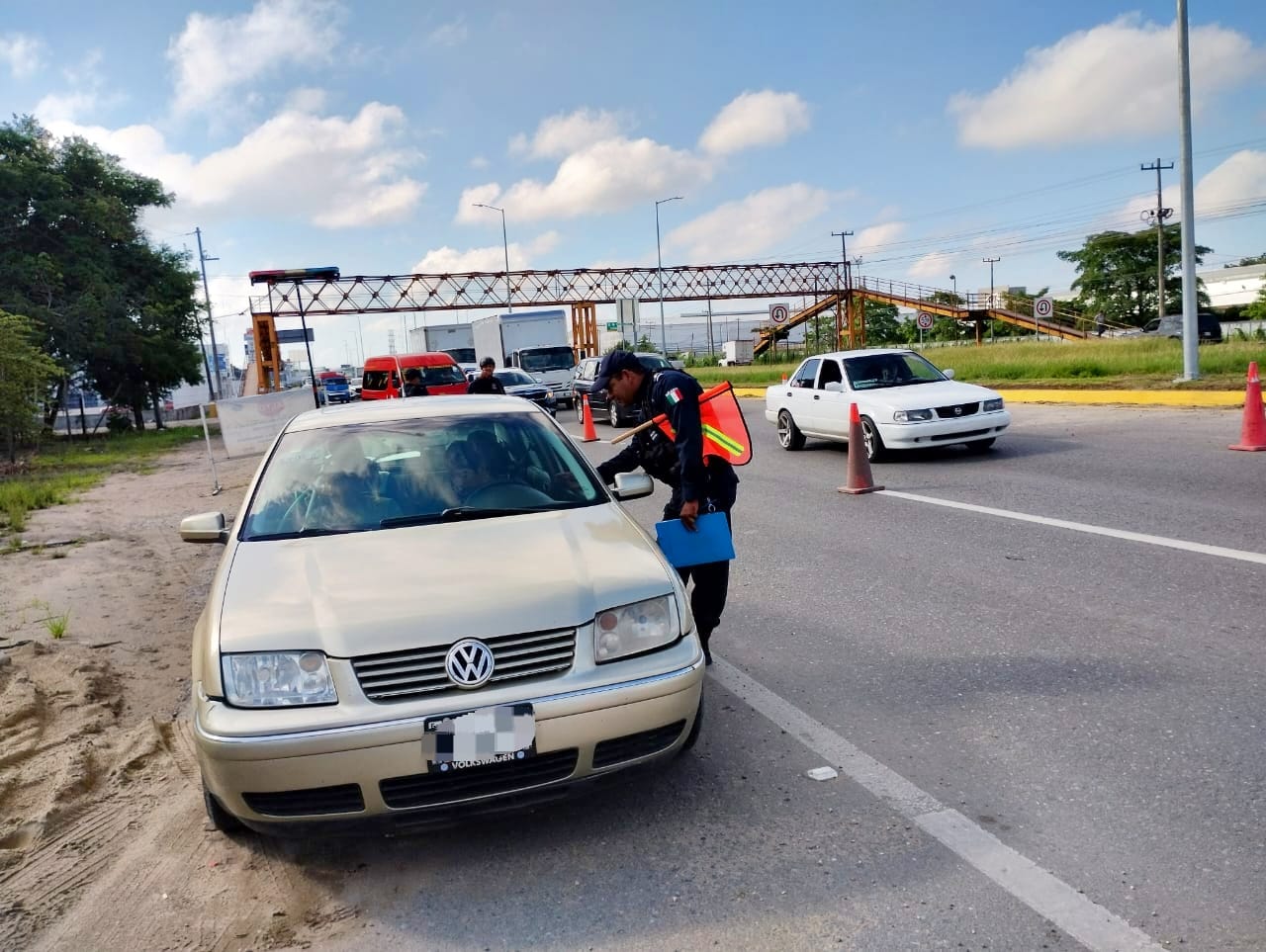 Reportan balaceras, autos incendiados y conflictos dentro de penales en Tabasco