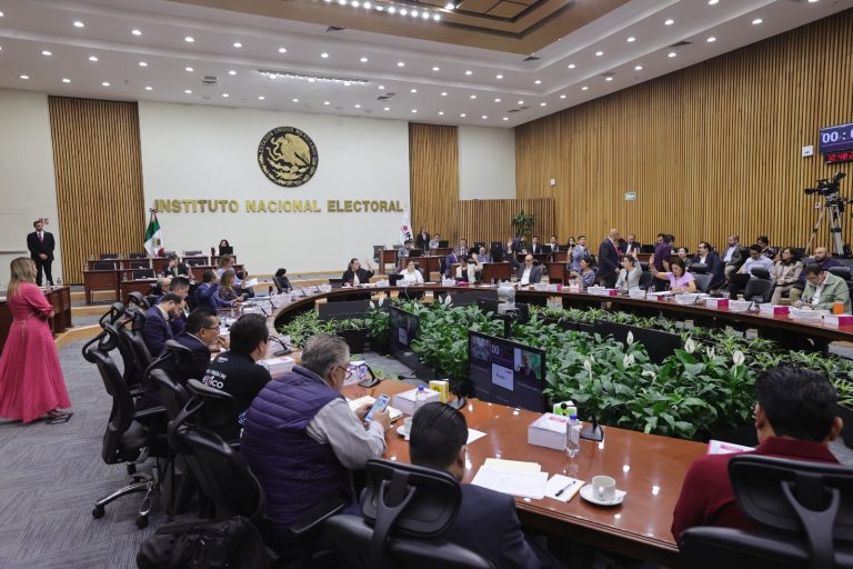 Rechaza INE cancelar las conferencias matutinas del presidente López Obrador