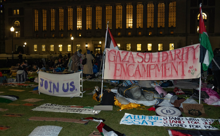 Incrementan tensiones por manifestaciones estudiantiles pro Palestina en EEUU