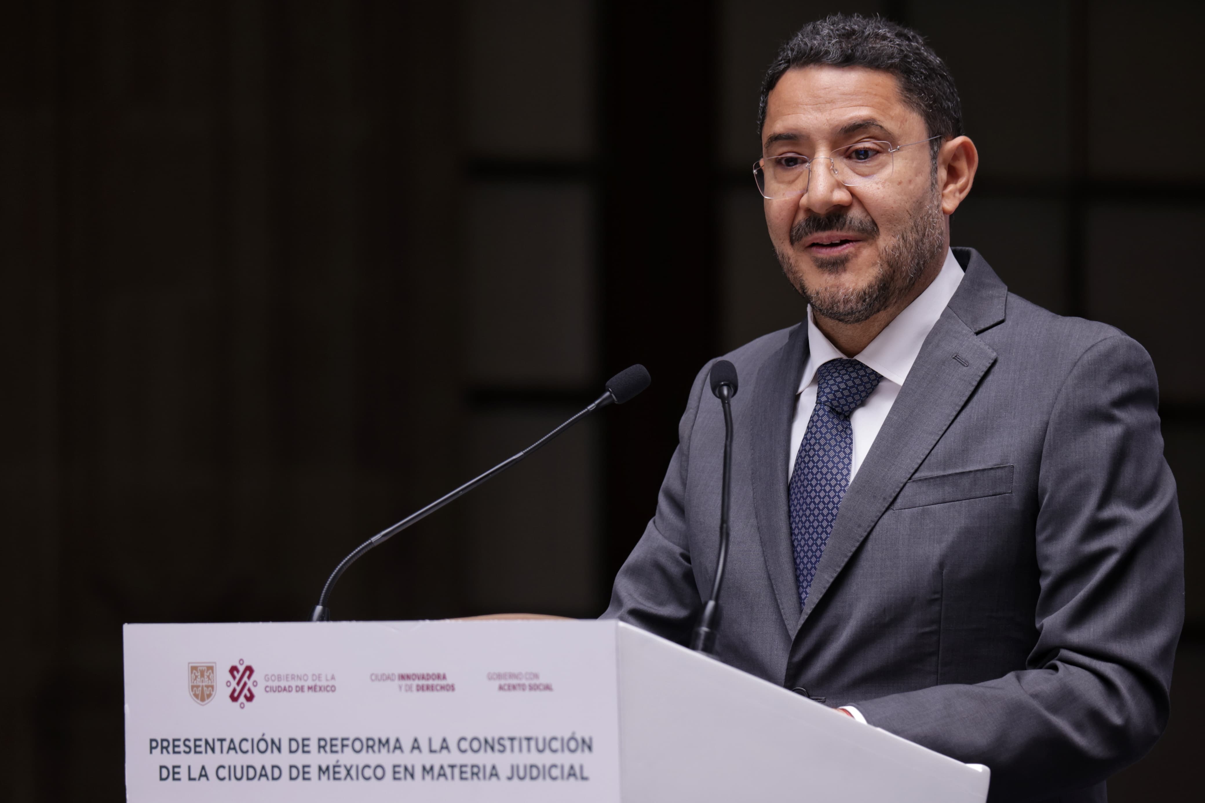 Presenta Martí Batres una iniciativa de reforma a la Constitución de la CDMX en materia judicial