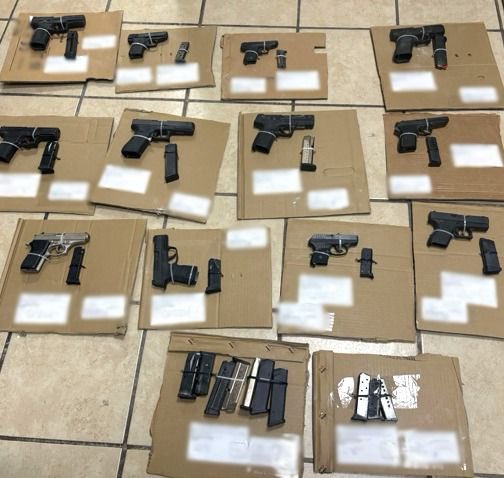 Vinculan a proceso a Moisés “N” por presunto intento de introducir al país armas exclusivas del Ejército