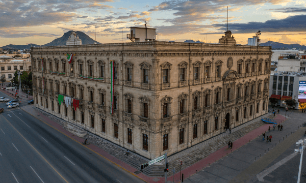 Prevé Morena hasta 10 mil asistentes a marcha en Chihuahua para exigir juicio político a Maru Campos