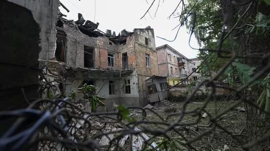 Ataca Rusia a Ucrania con cerca de 600 drones, mientras estrecha sus lazos con Corea del Norte
