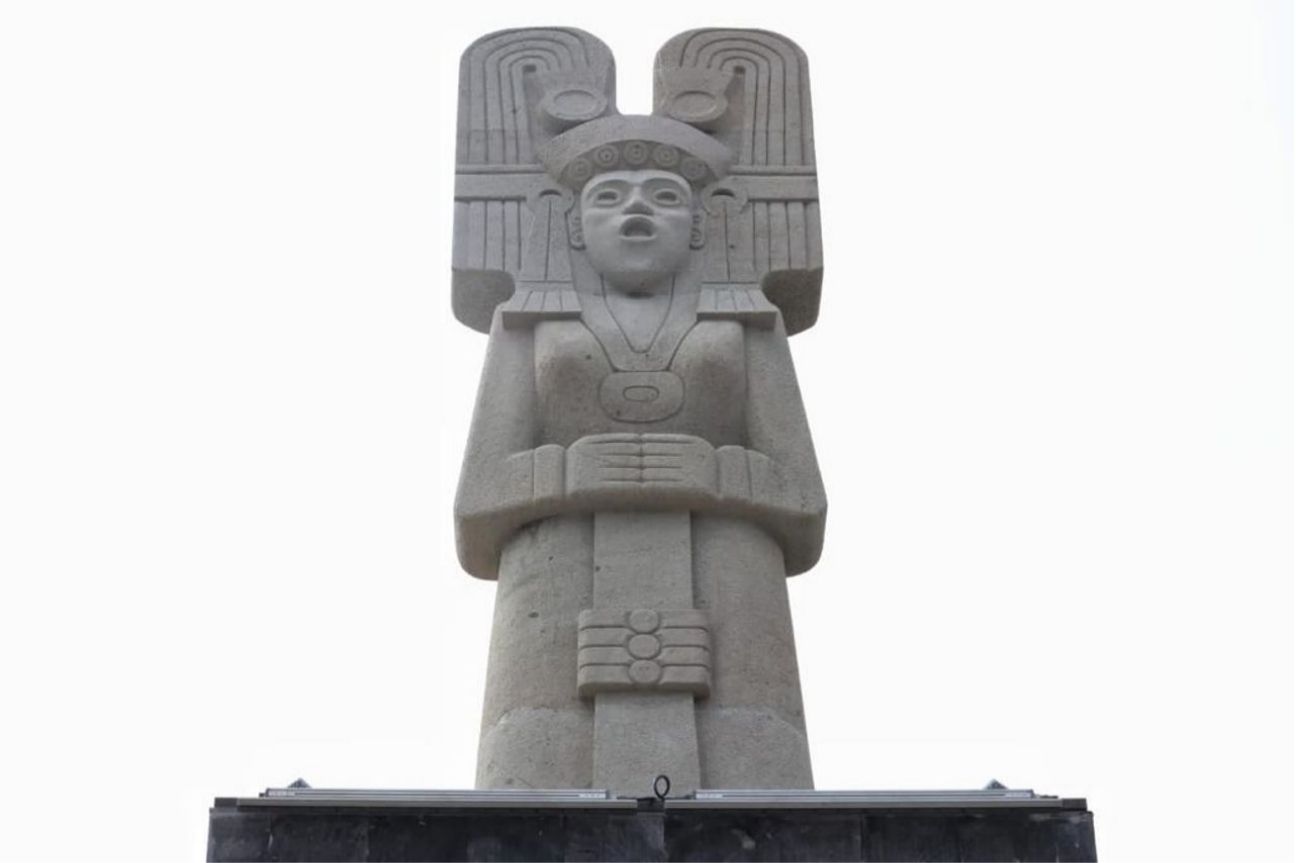 Develan monumento “La Joven de Amajac” en Paseo de la Reforma para reivindicar la lucha de las mujeres indígenas