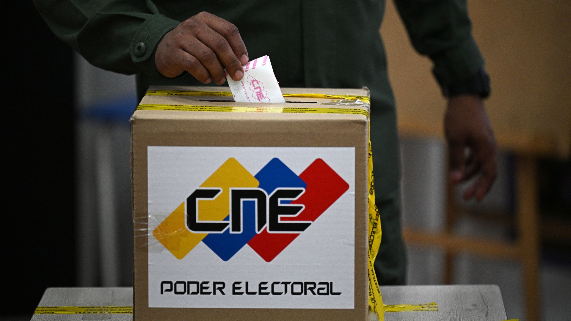 Gana el chavismo en 23 de 24 gobernaciones en elecciones legislativas y regionales en Venezuela