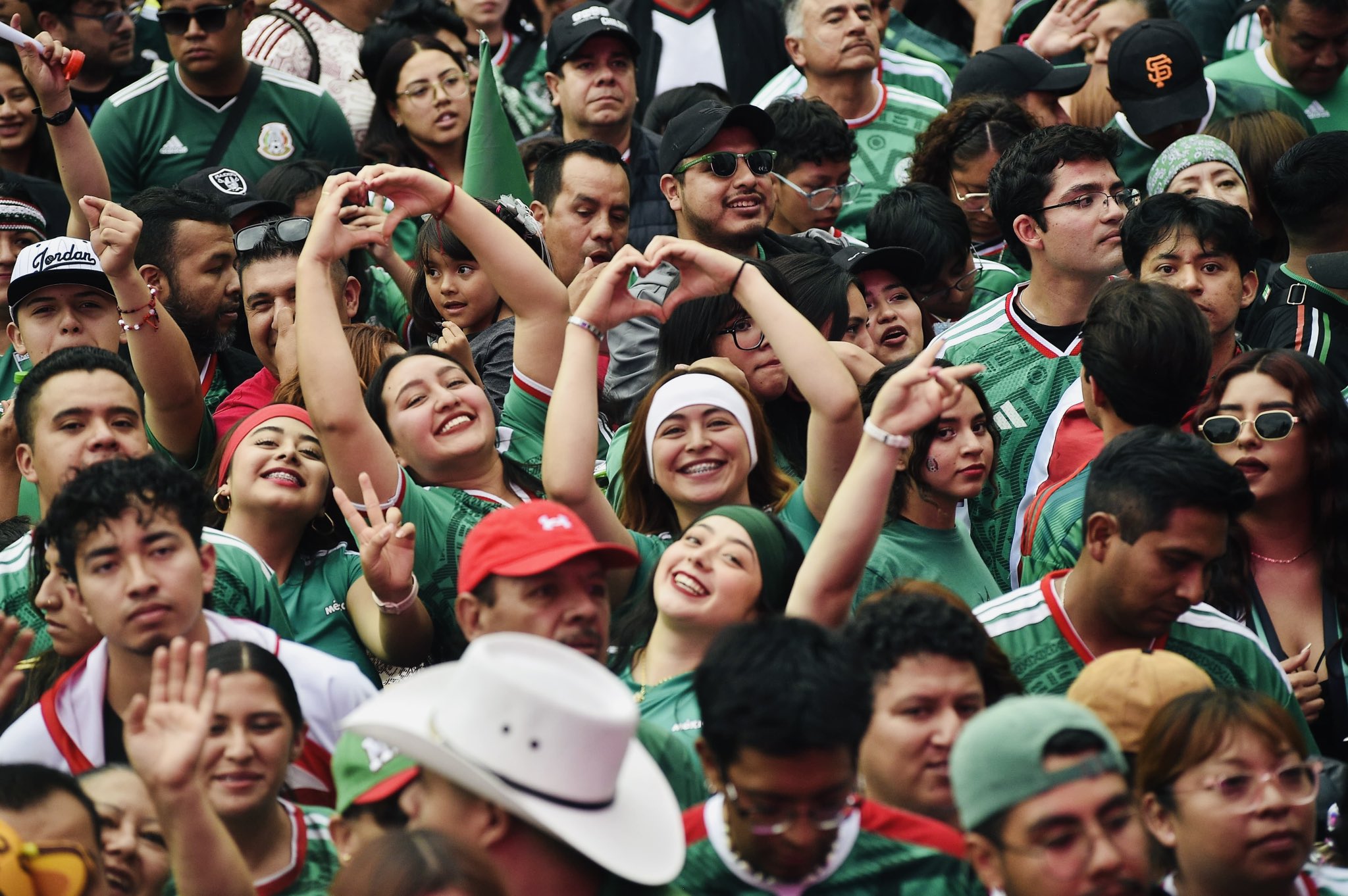 La Fiesta Nacional de la Victoria . “Y si, sí?”