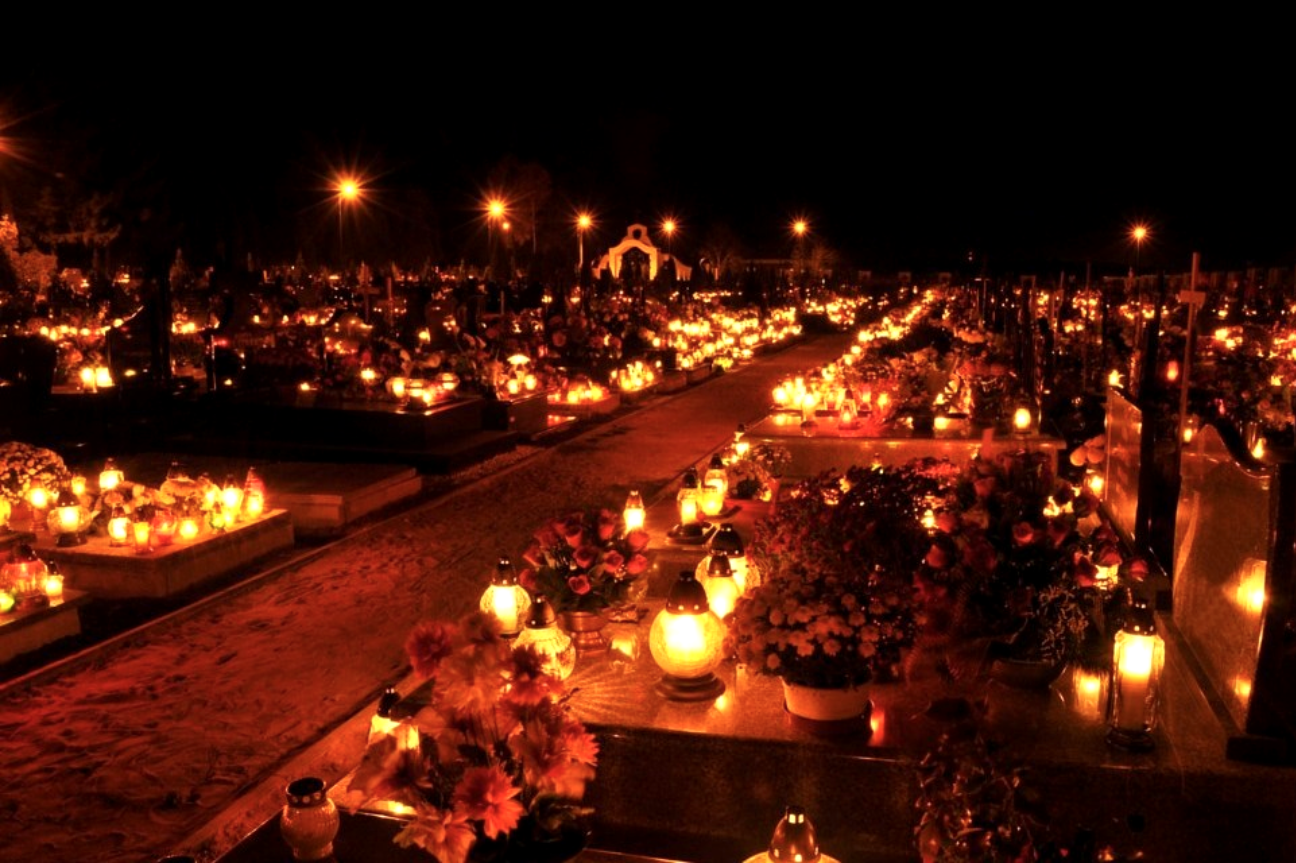 Día de muertos en México: camino de cempaxúchitl y olor a copal