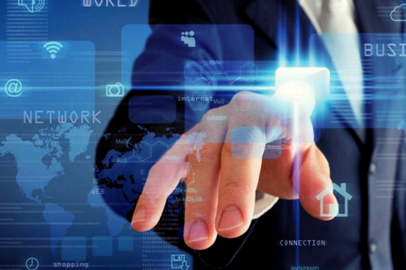 Las redes sociales y la política; una doble espada de filo