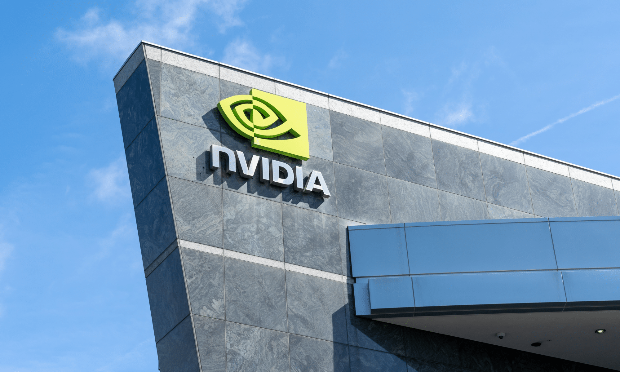 Alcanza Nvidia récord de 4 billones de dólares en valor de capitalización bursátil