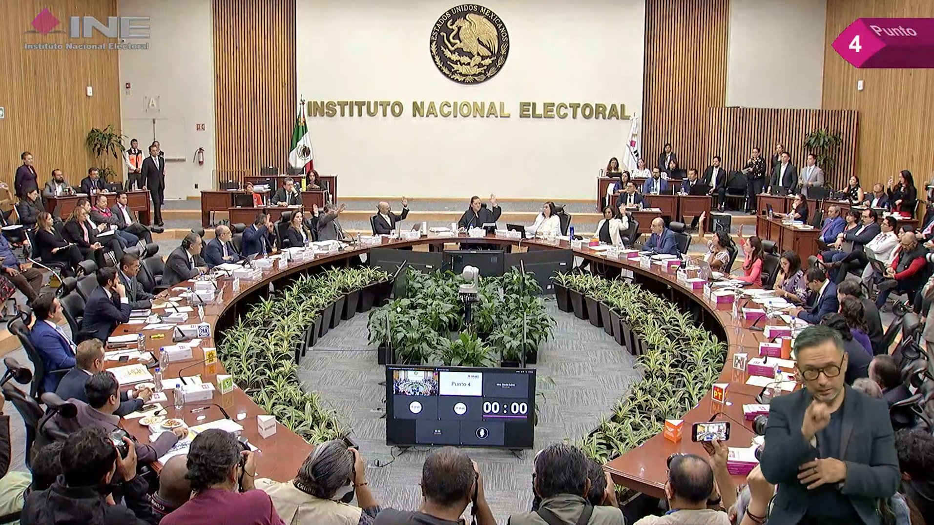 Aprueba INE "mayoría calificada" para Morena en Cámara de Diputados