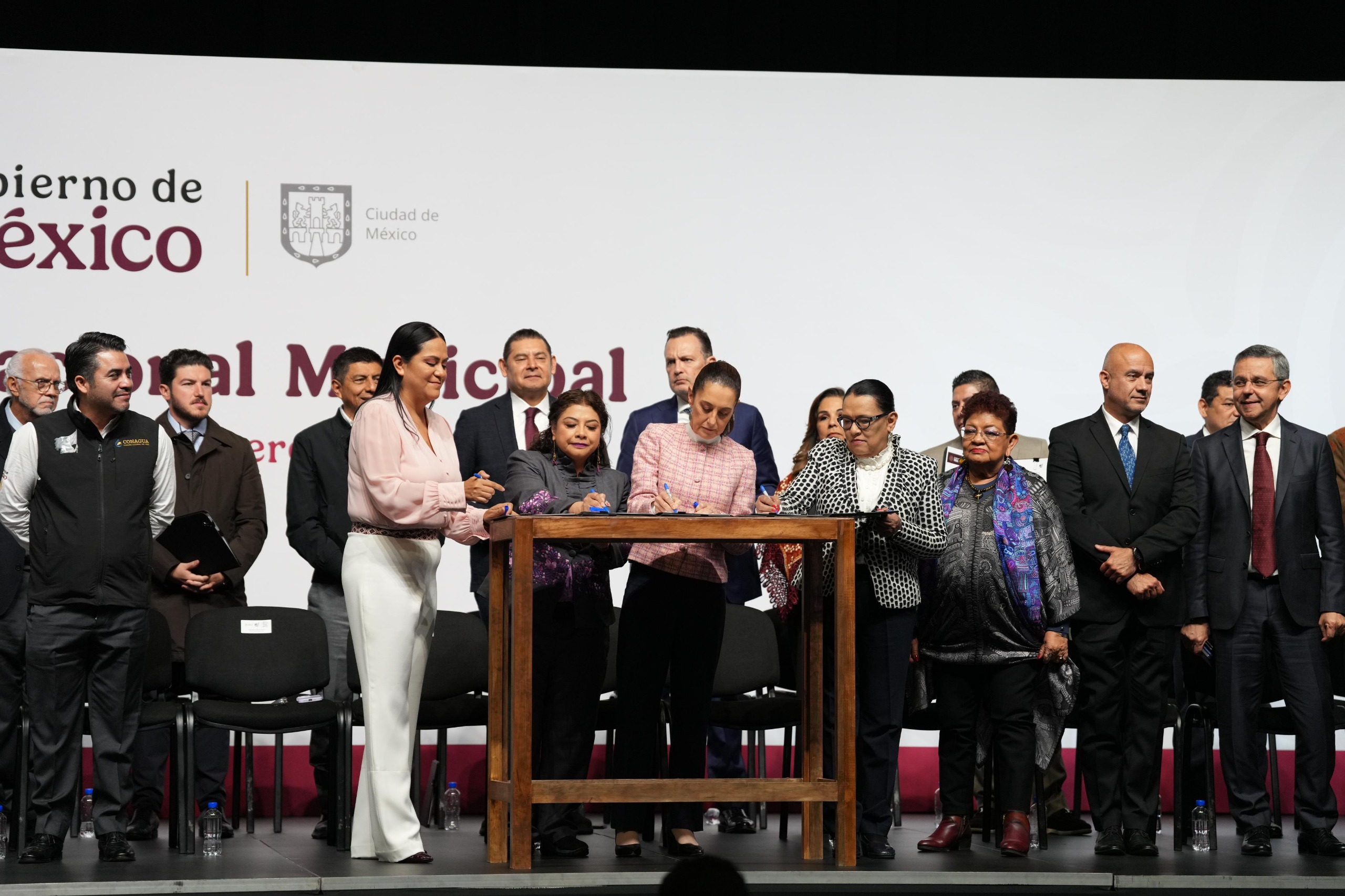 Firma Claudia Sheinbaum convenio para la creación del Fondo de Aportaciones para la Infraestructura Social