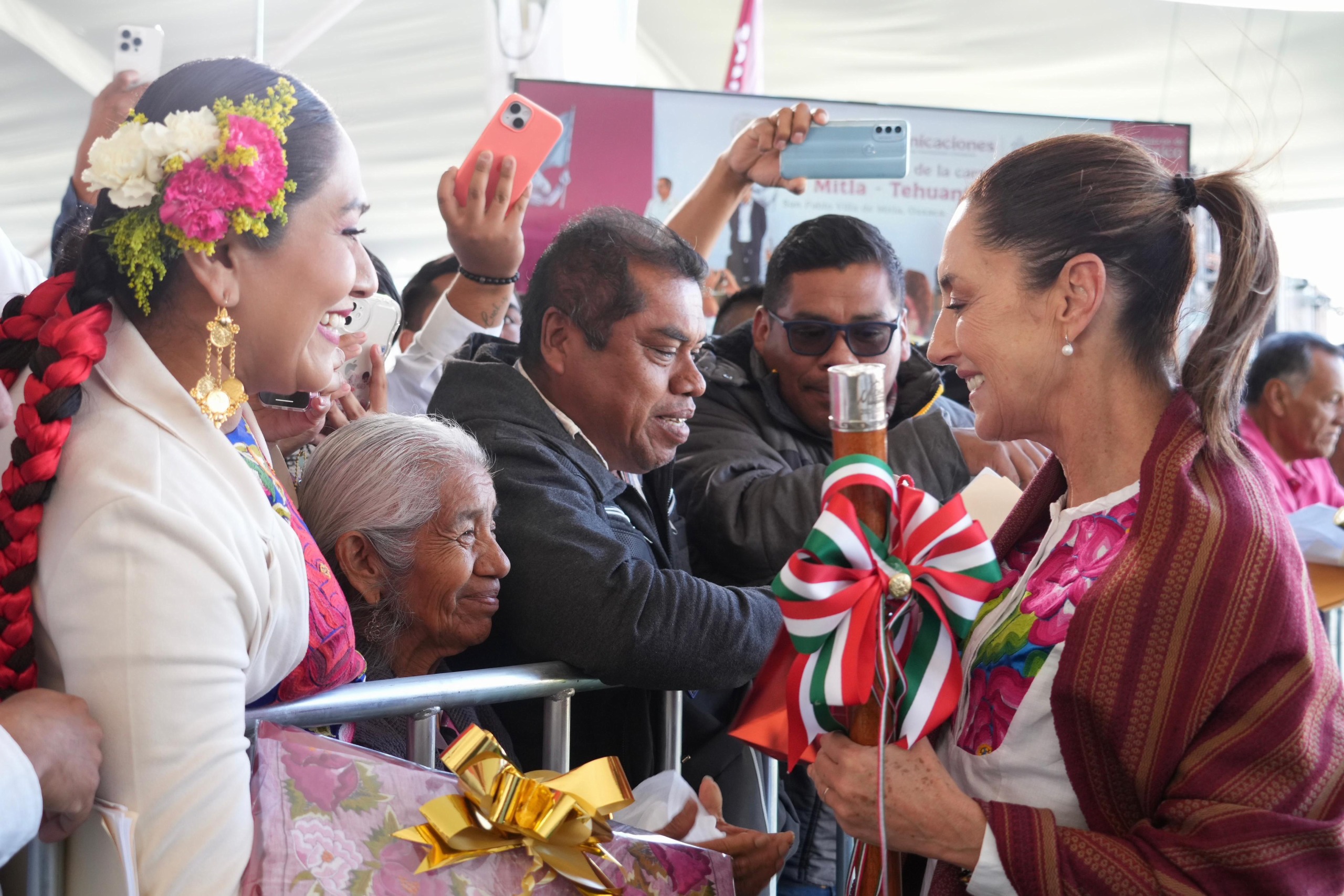 Encabeza la Presidenta Claudia Sheinbaum la inauguración de la carretera Mitla-Tehuantepec