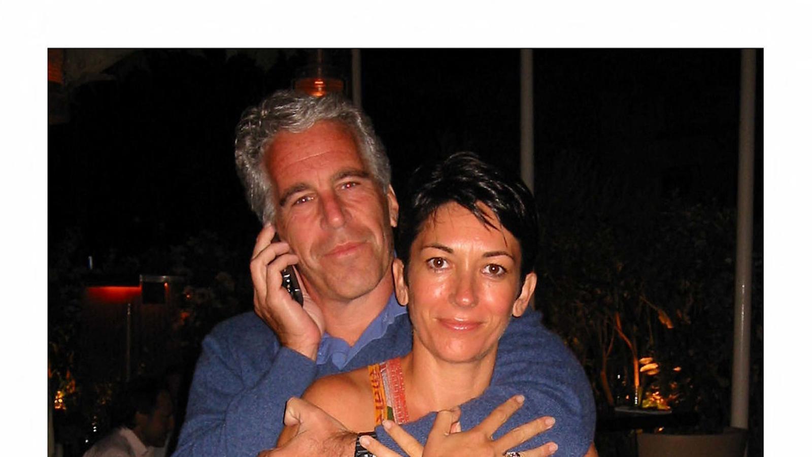 Ordena juez desclasificar expedientes contra Ghislaine Maxwell, expareja y cómplice de Jeffrey Epstein