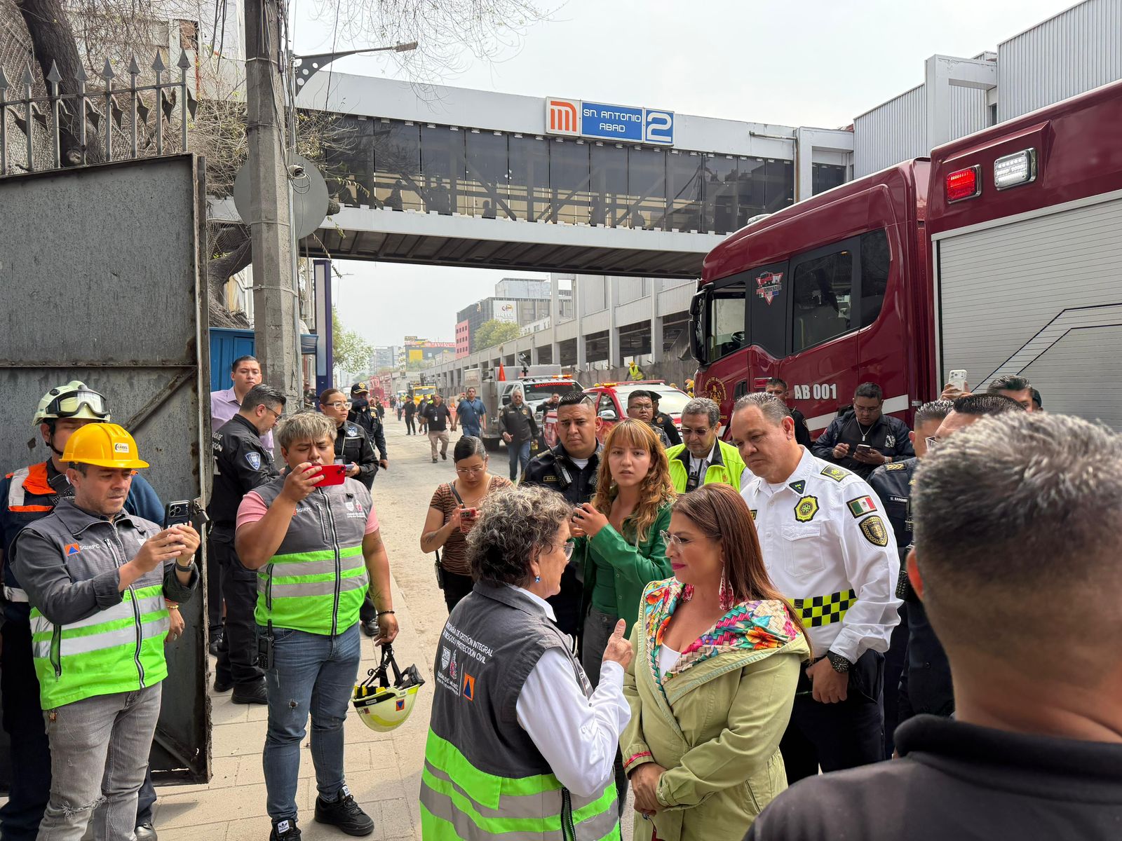 Atienden autoridades de la CDMX colapso de edificio sobre calzada San Antonio Abad
