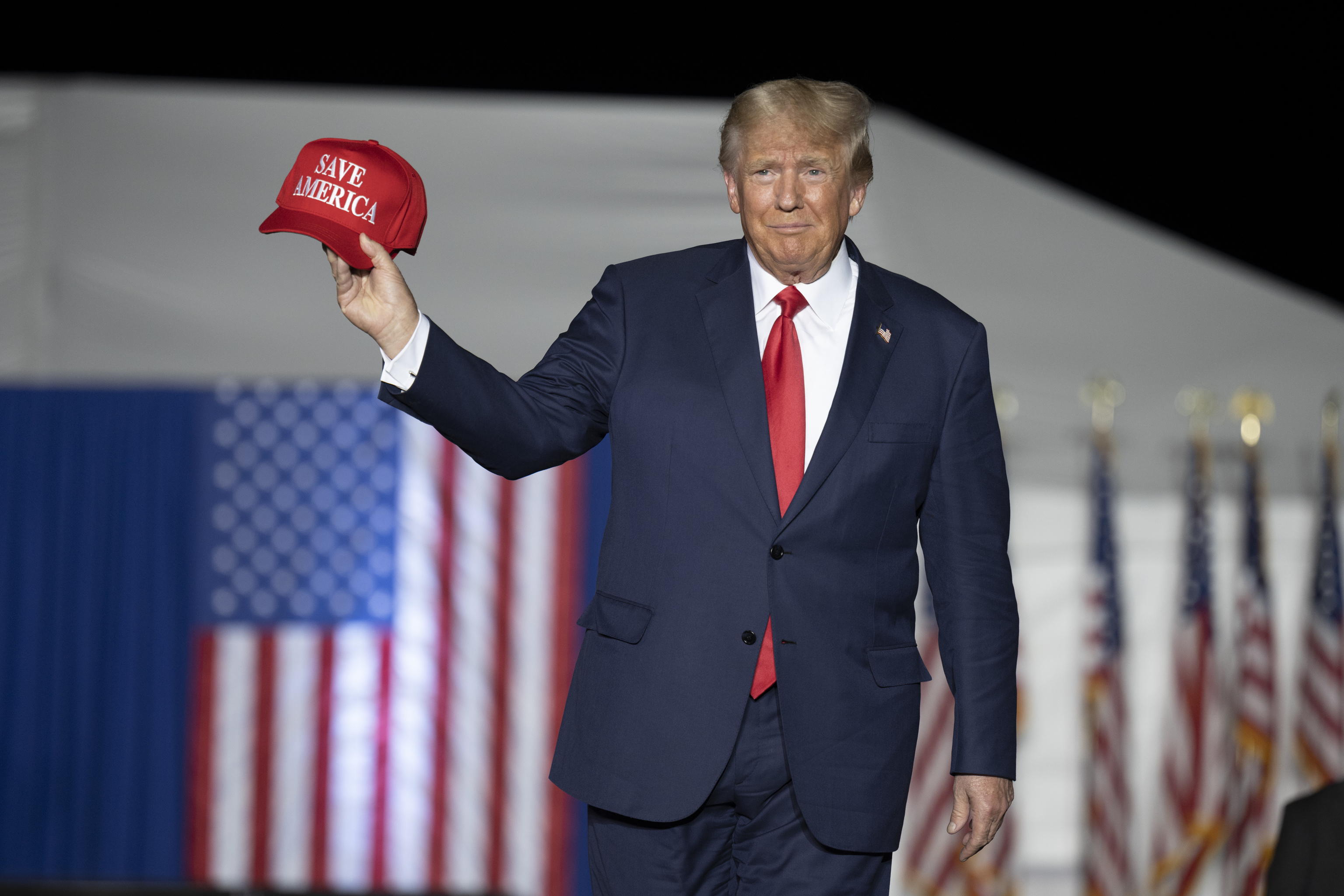 Restituyen canal de Youtube al expresidente Donald Trump, se completa la liberación de sus redes sociales