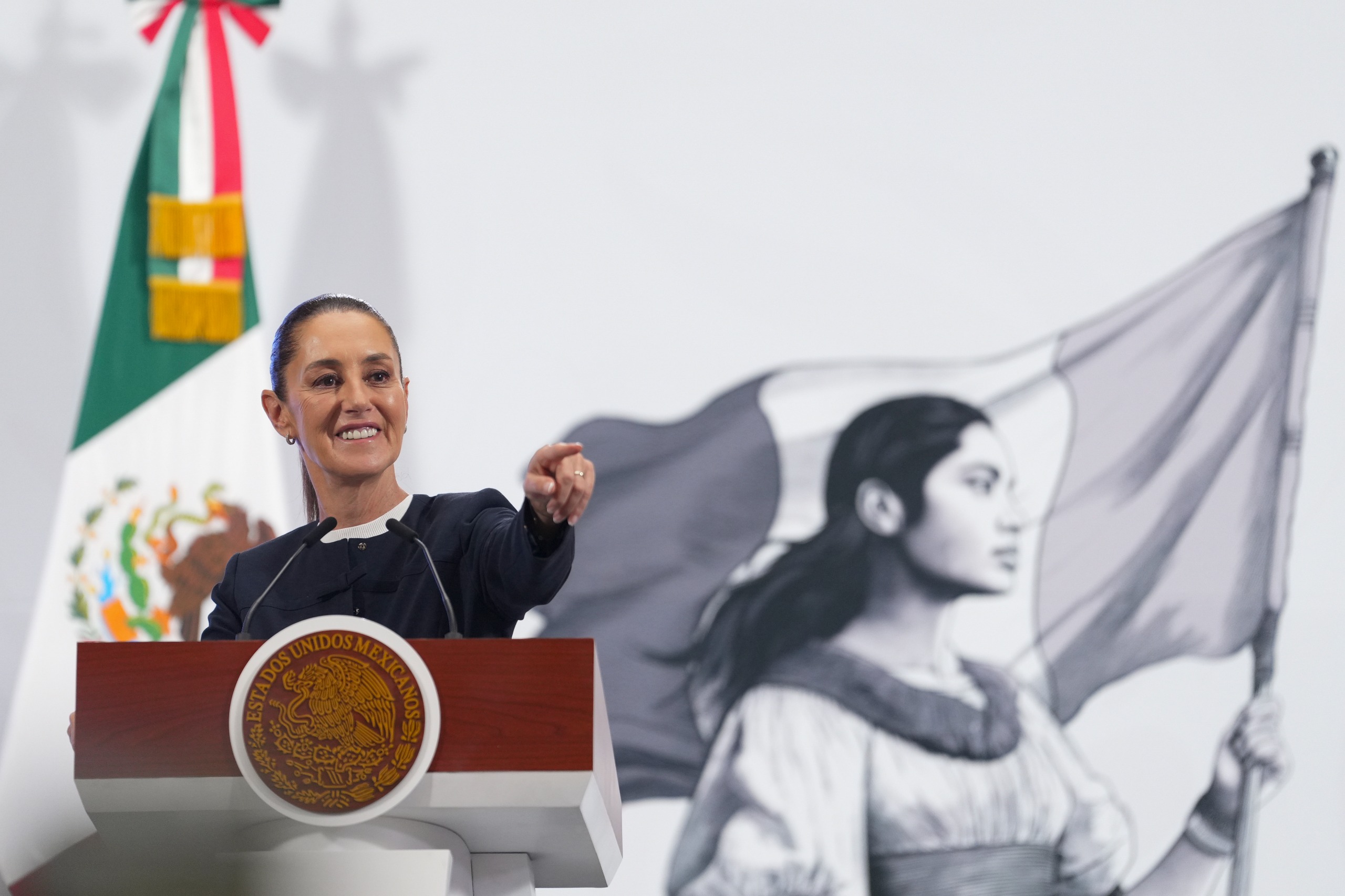 Califica Sheinbaum como “benéfico” el decreto de Trump para reducir aranceles automotrices