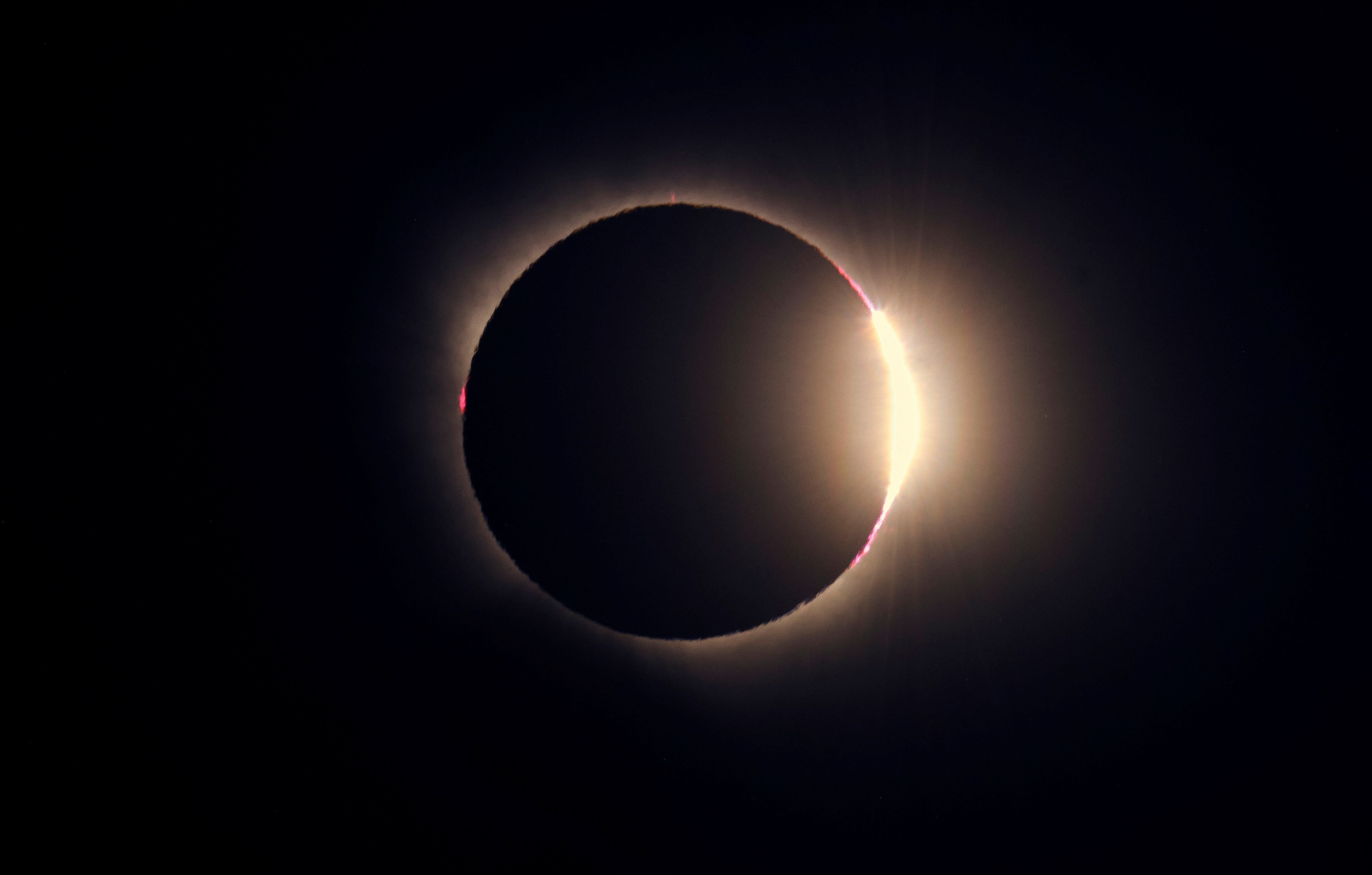 Millones experimentan eclipse solar en Europa; en España e Islandia fue total