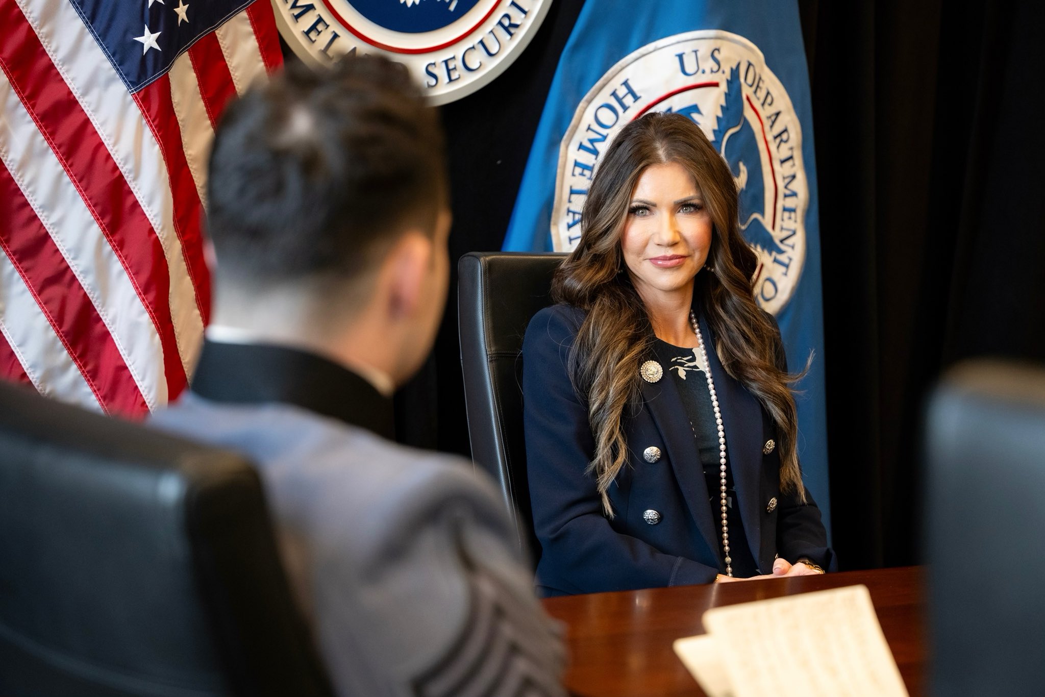 Kristi Noem: la encargada de dirigir la Seguridad Nacional en Estados Unidos