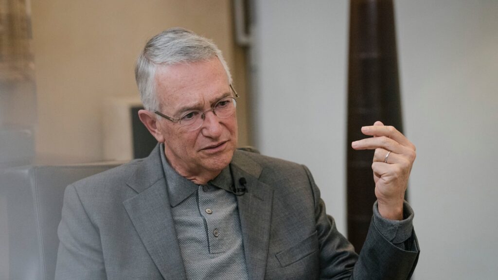 Revela estudio que red de apoyo a Salinas Pliego está dominada por bots y busca distorsionar la conversación pública