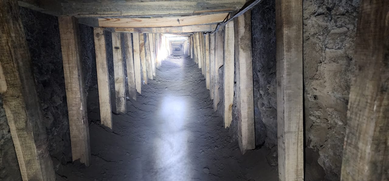 Localizan túnel para el robo de combustibles en el Estado de México