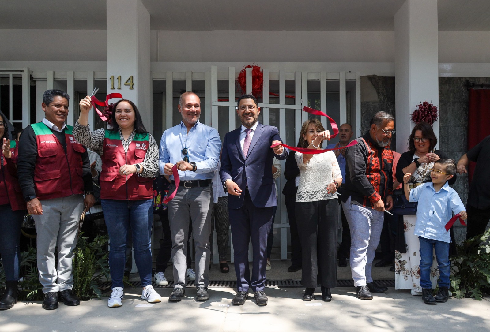 Entrega Martí Batres edificio Multifamiliar para familias afectadas por sismos en la capital