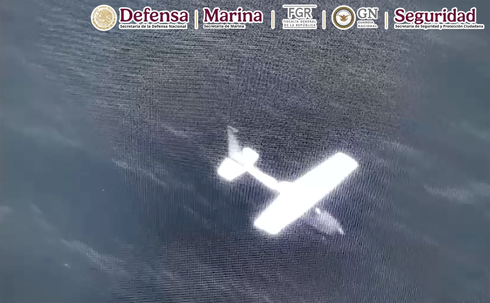 Asegura Gabinete de Seguridad una avioneta, dos camionetas y más de 500 kg de cocaína en Oaxaca