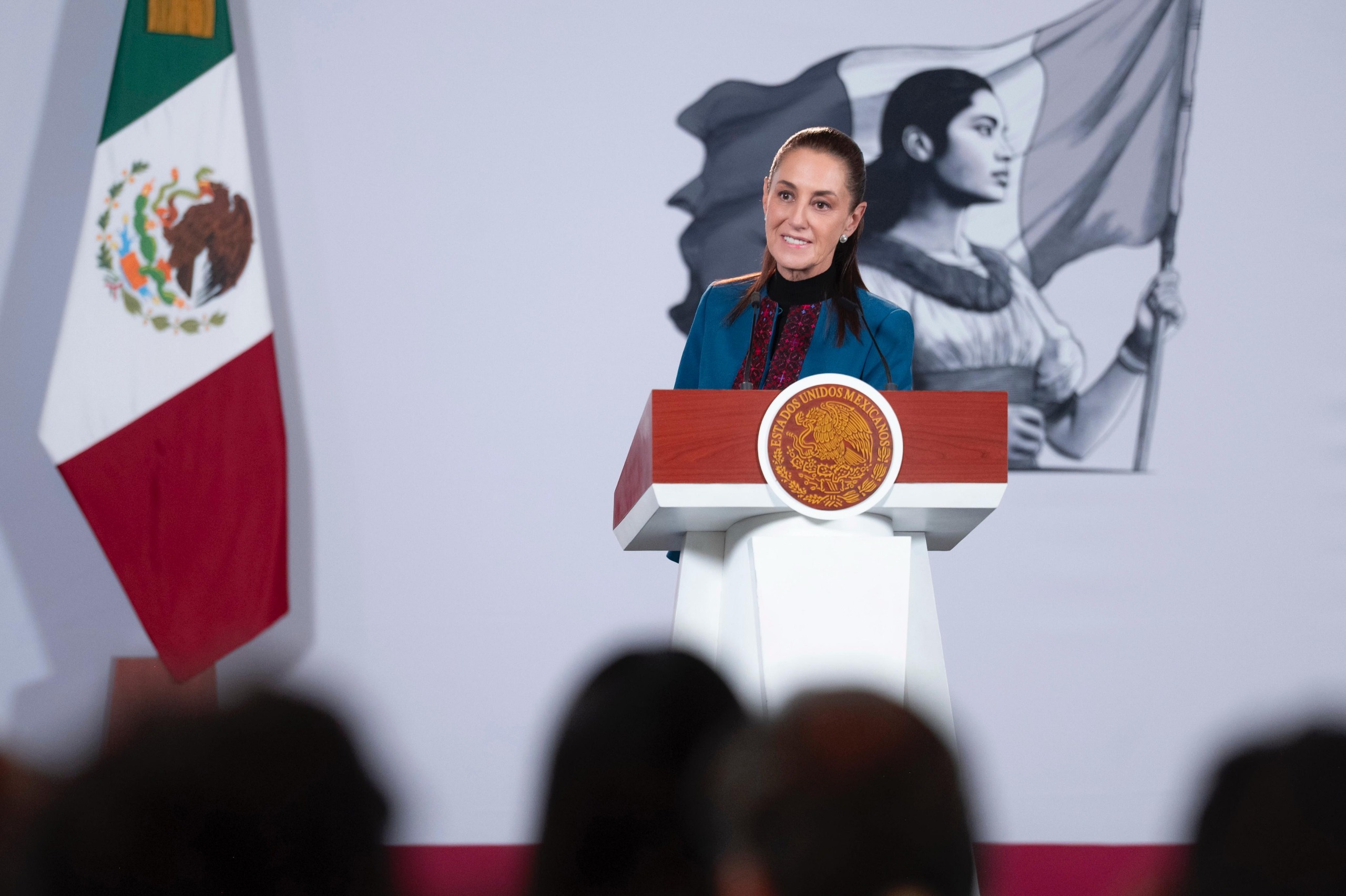 “Vamos a acabar con los coyotes electorales”: Sheinbaum pide investigar contratos del INE