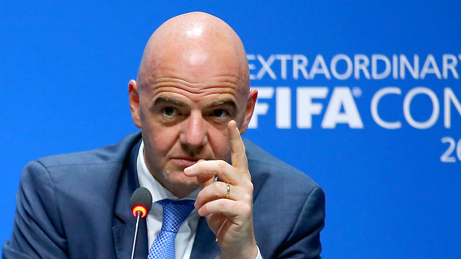 Acusan organizaciones de derechos humanos a la FIFA por silenciar voces críticas tras salida de su director de Operaciones
