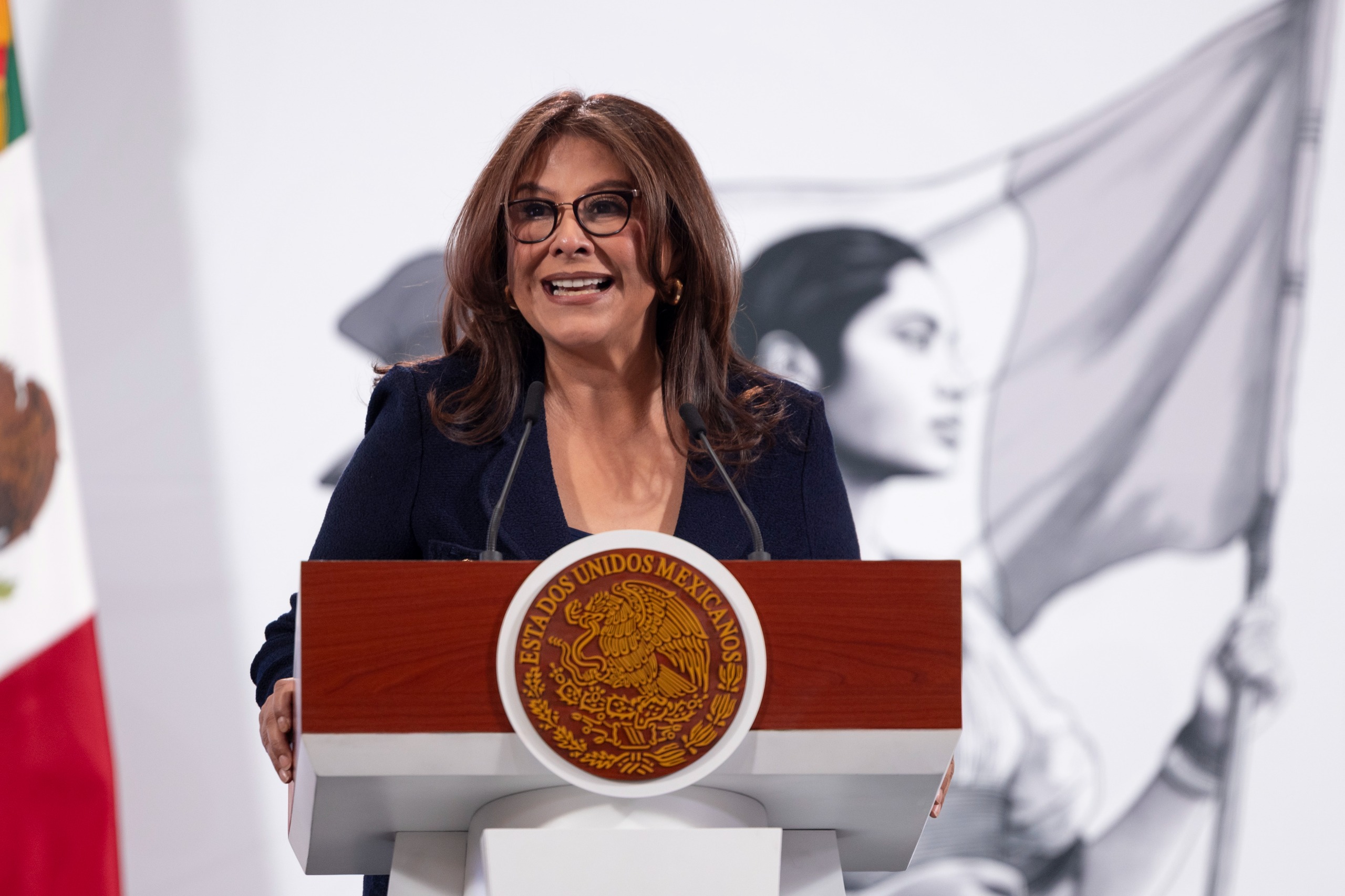 Presentan cuatro mitos y realidades de los migrantes en EEUU