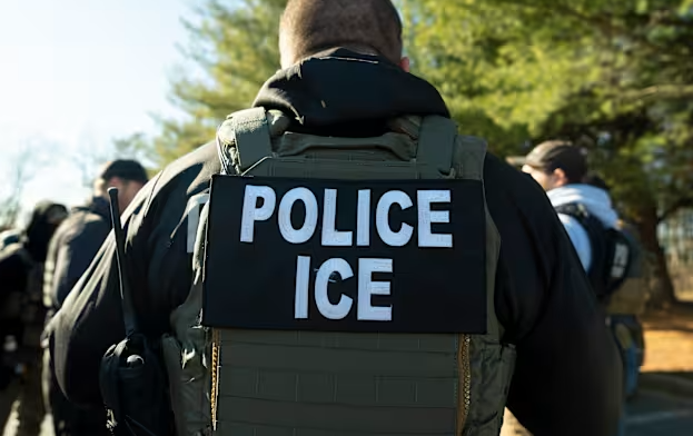 Detiene ICE a 152 migrantes en Florida, incluyendo al menos un mexicano