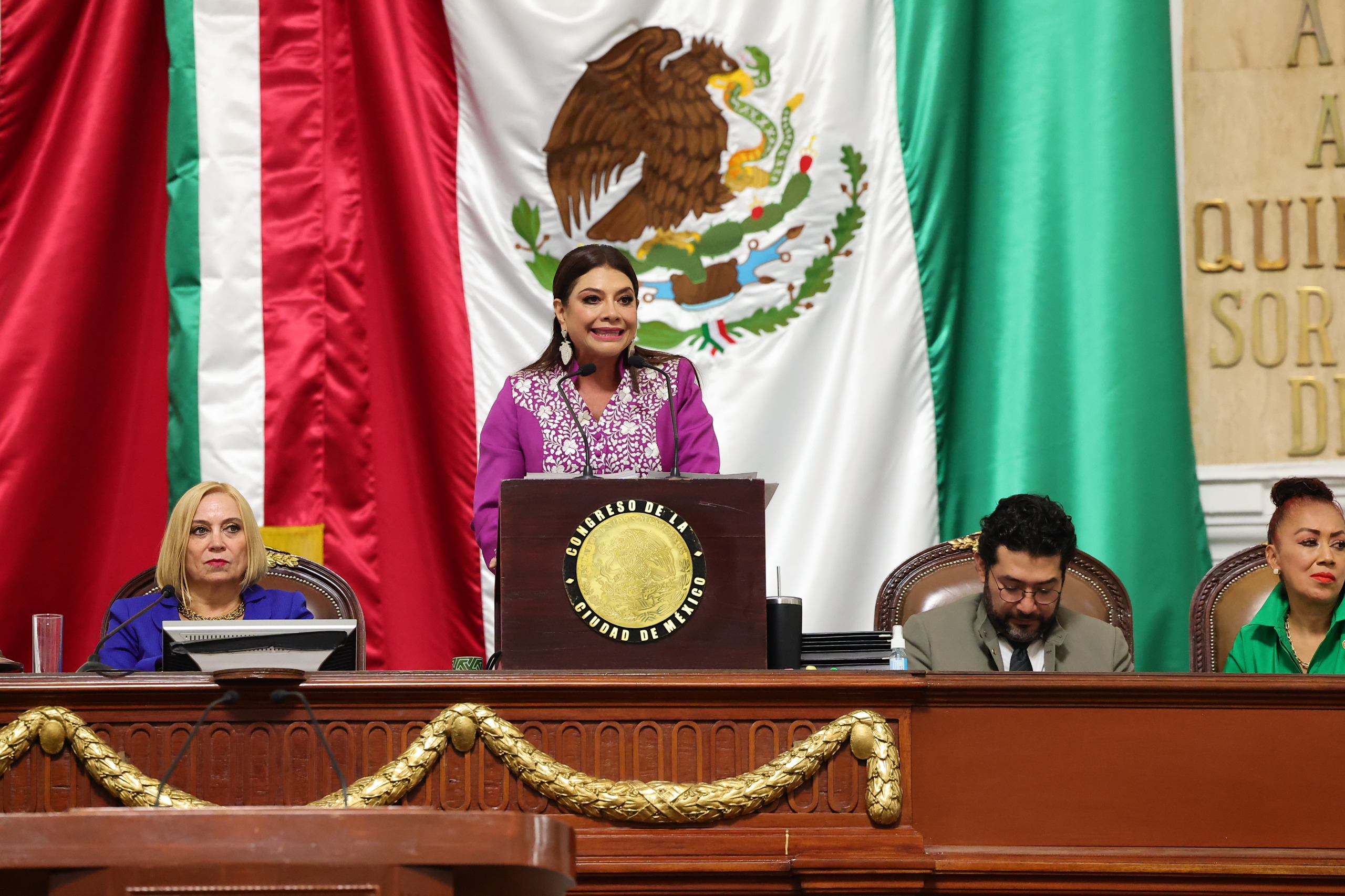 Destaca Clara Brugada récord en reducción de pobreza, anuncia nuevo plantel de la UNAM y llama a la unidad política ante el Congreso de la CDMX