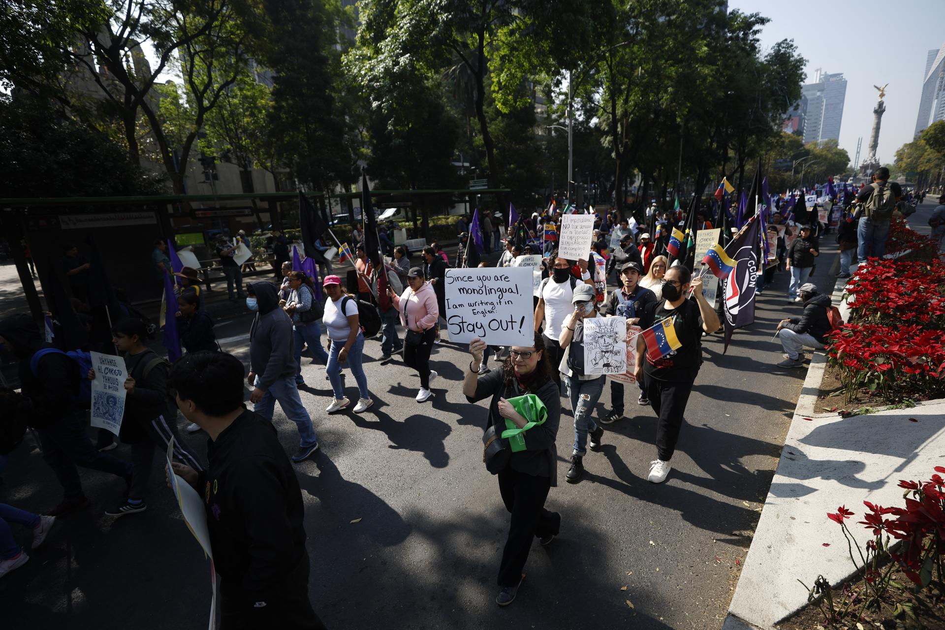 Protestan contra el imperialismo en marcha por la paz y la soberanía de Latinoamérica en Paseo de la Reforma
