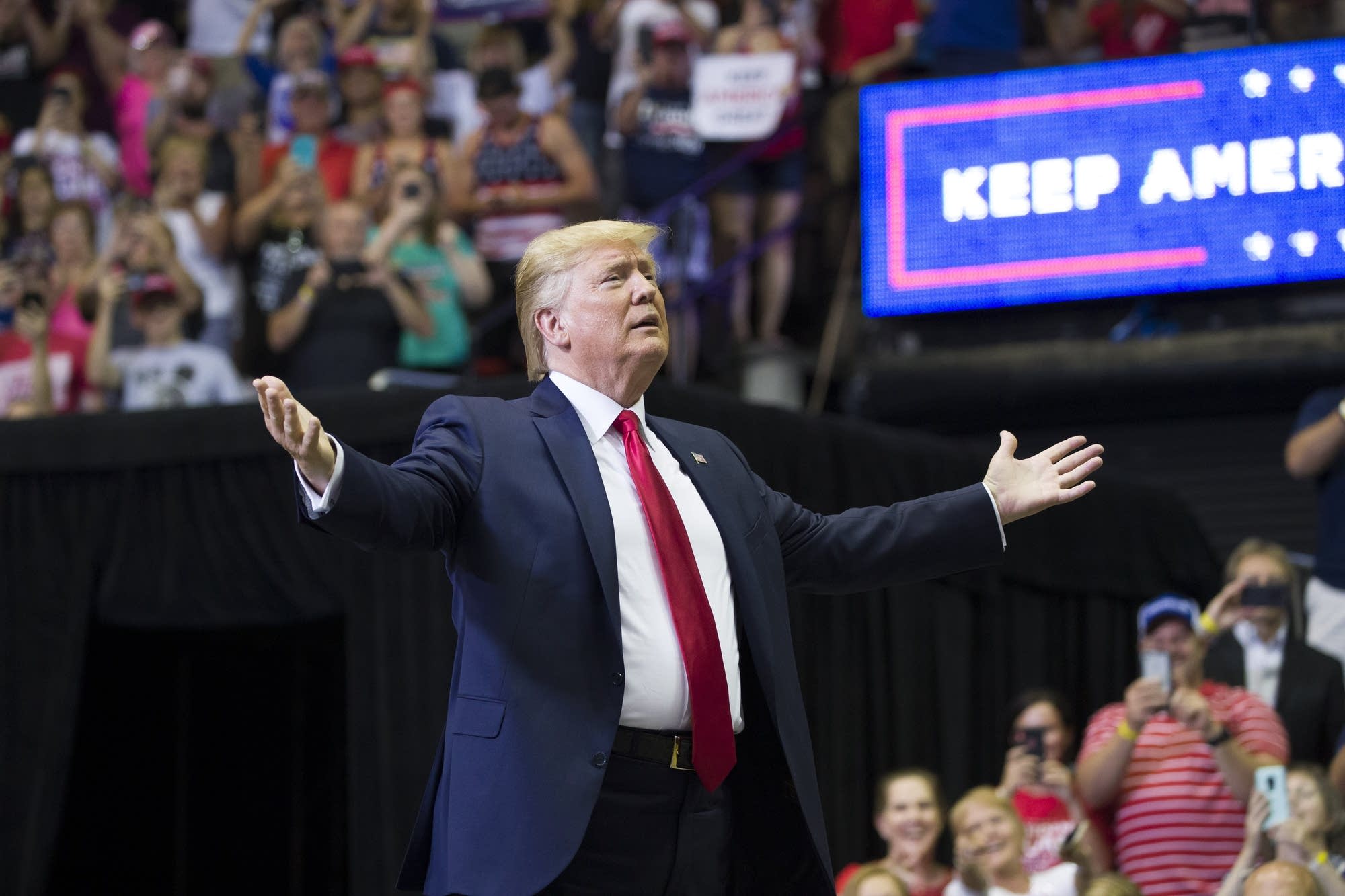 Donald Trump neutralizó la mayor ventaja republicana, un cofre de mil millones de dólares