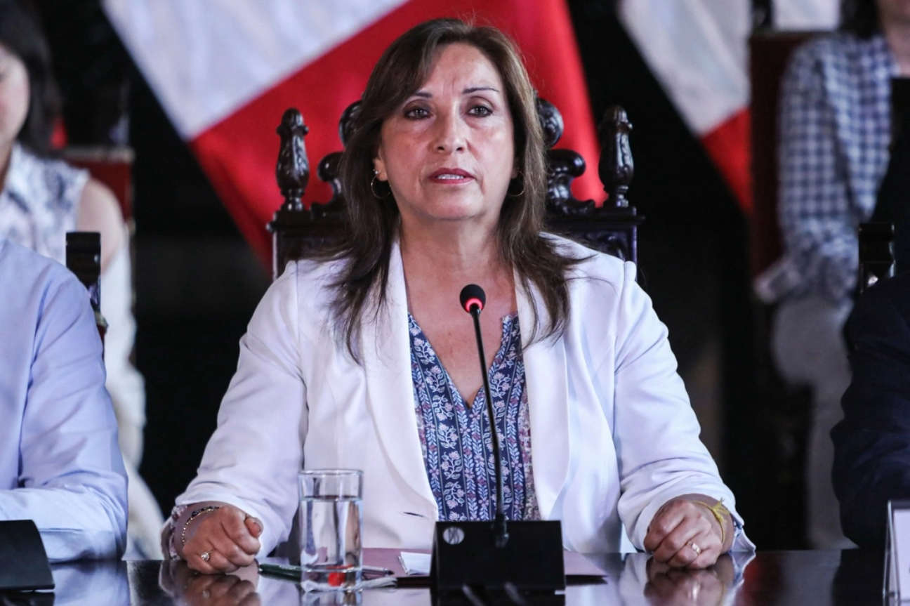 Convoca Dina Boluarte a elecciones generales para abril de 2026 en Perú
