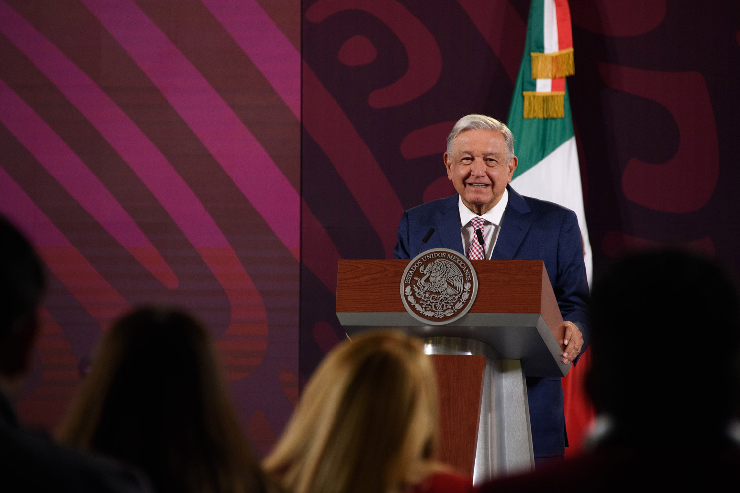 Las condiciones de COFECE para la compra 13 plantas de Iberdrola son contrarias al interés público: AMLO