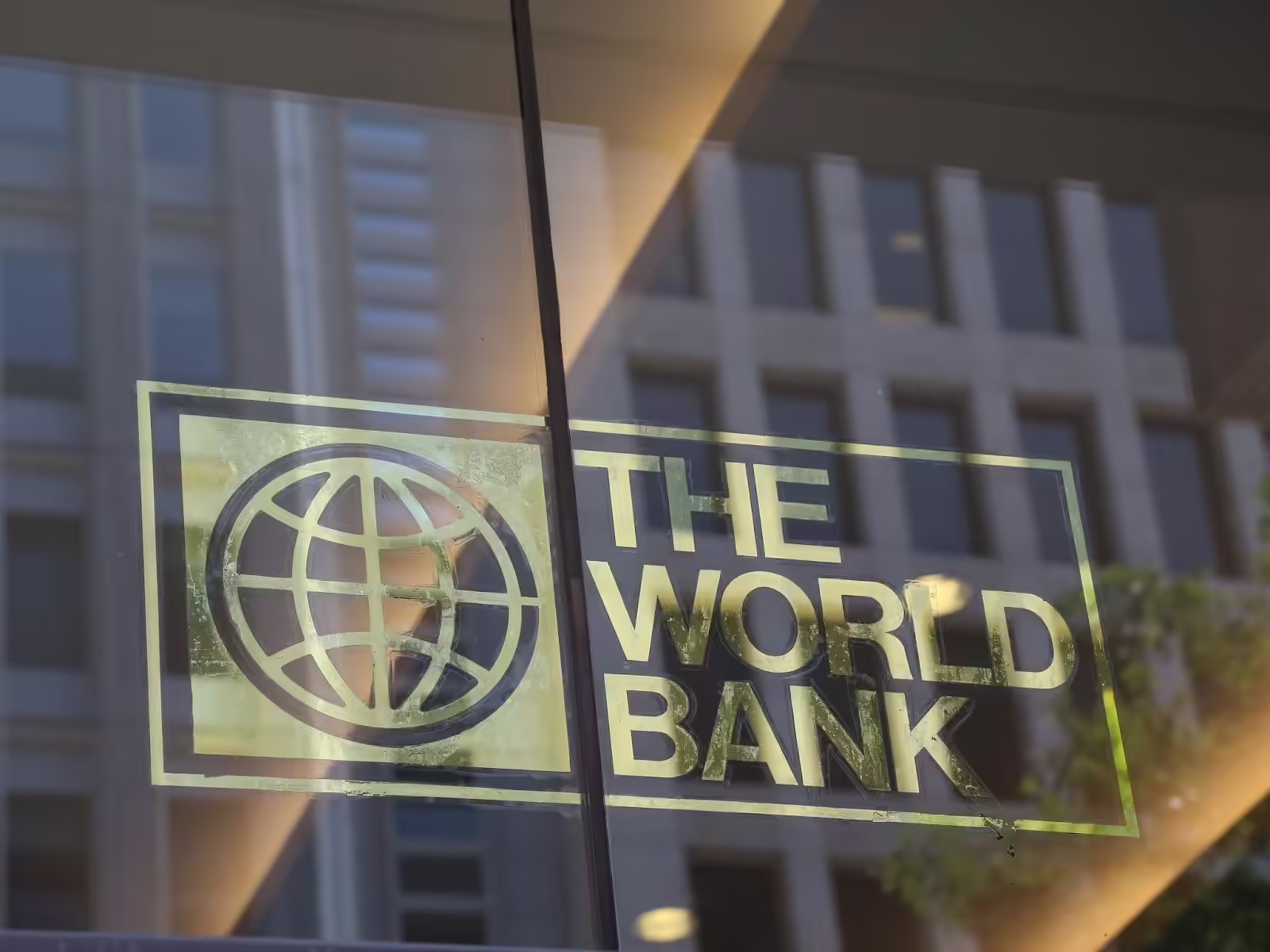 Elevará guerra en Medio Oriente precios de la energía en 24%, según el Banco Mundial