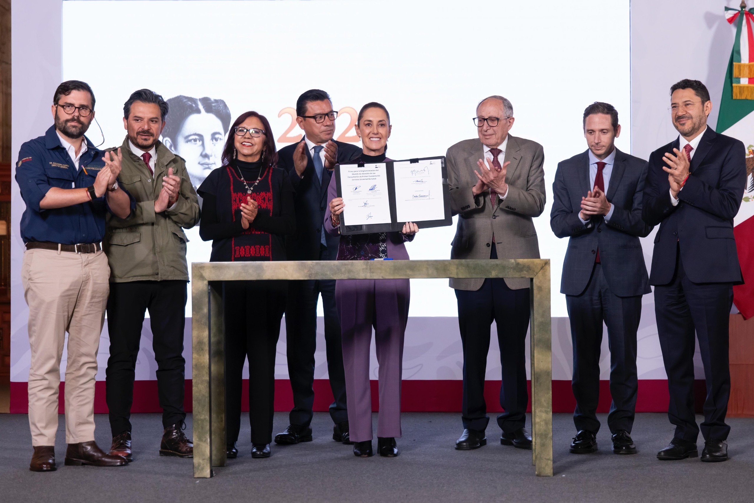 Ampliarán red de atención primaria con más de 12 mil consultorios