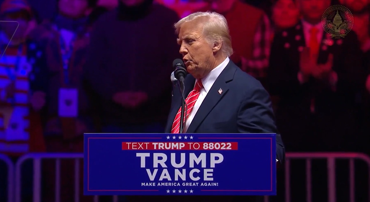 Asegura Trump “vamos a detener la invasión de nuestras fronteras” en su último mitin previo a toma de protesta