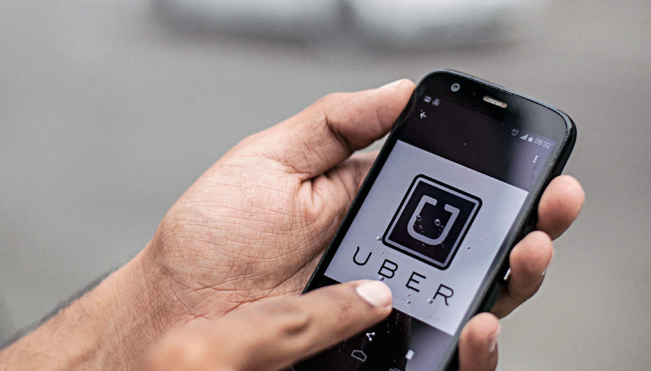 Denuncian negativa de Uber para pagar utilidades a repartidores y conductores
