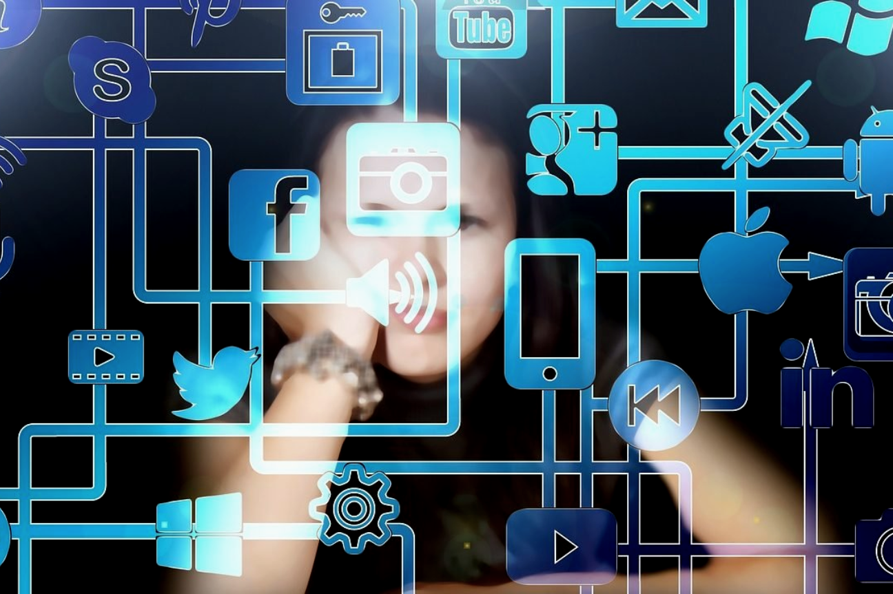 ¿Cómo regular las redes sociales?