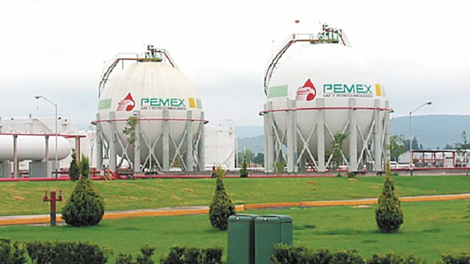 Alcanza Pemex producción histórica de petrolíferos