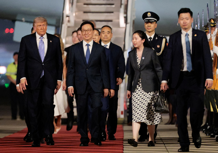 Llega Trump a China para reunirse con Xi Jinping; se espera que hablen de IA, comercio y conflictos geopolíticos