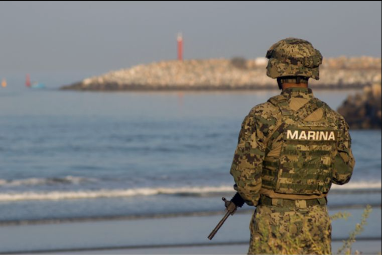 Rescata Marina a 28 jóvenes en altamar frente a costas de Sinaloa