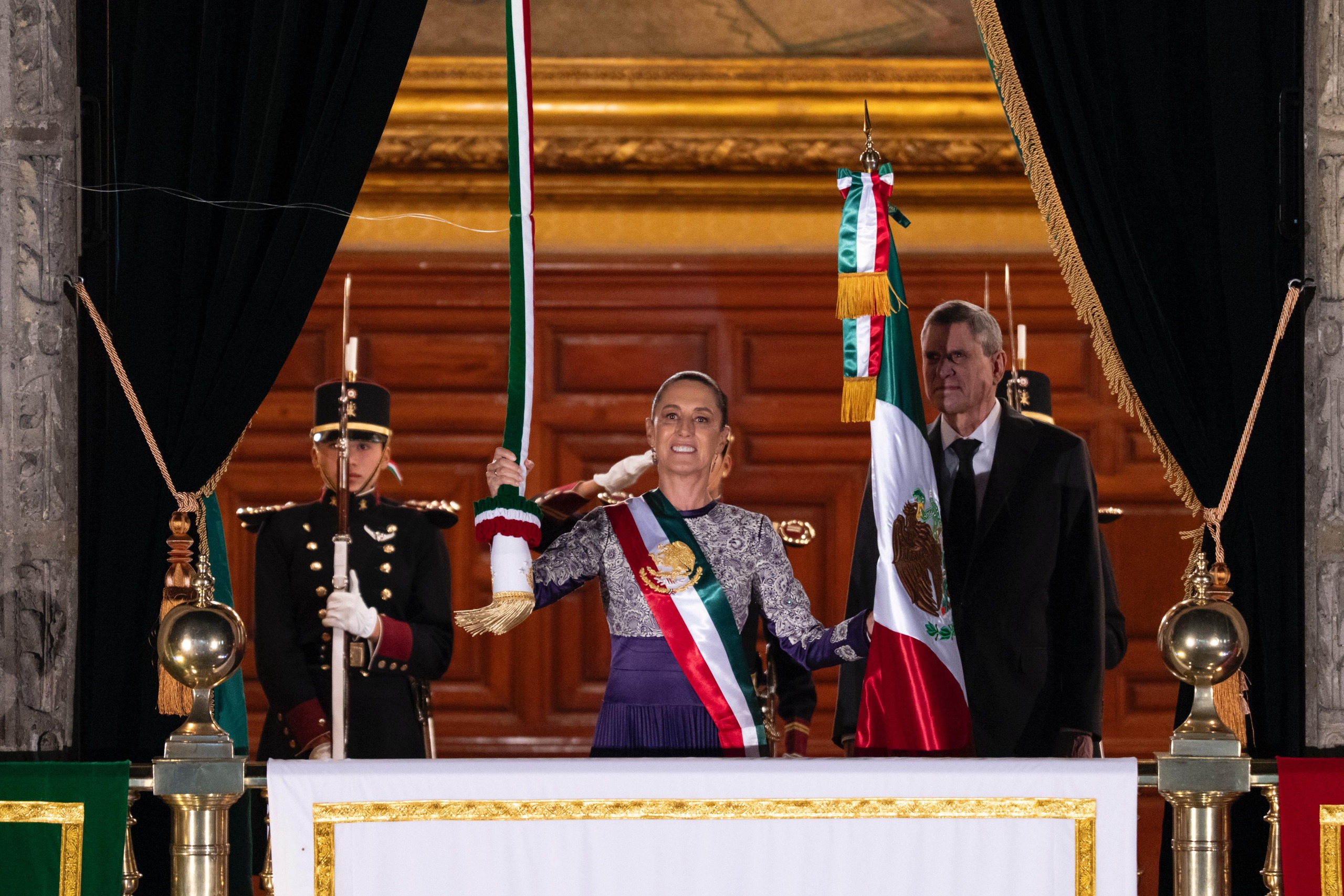 Destacan medios internacionales el primer Grito de Independencia de México encabezado por la primera mujer presidenta del país