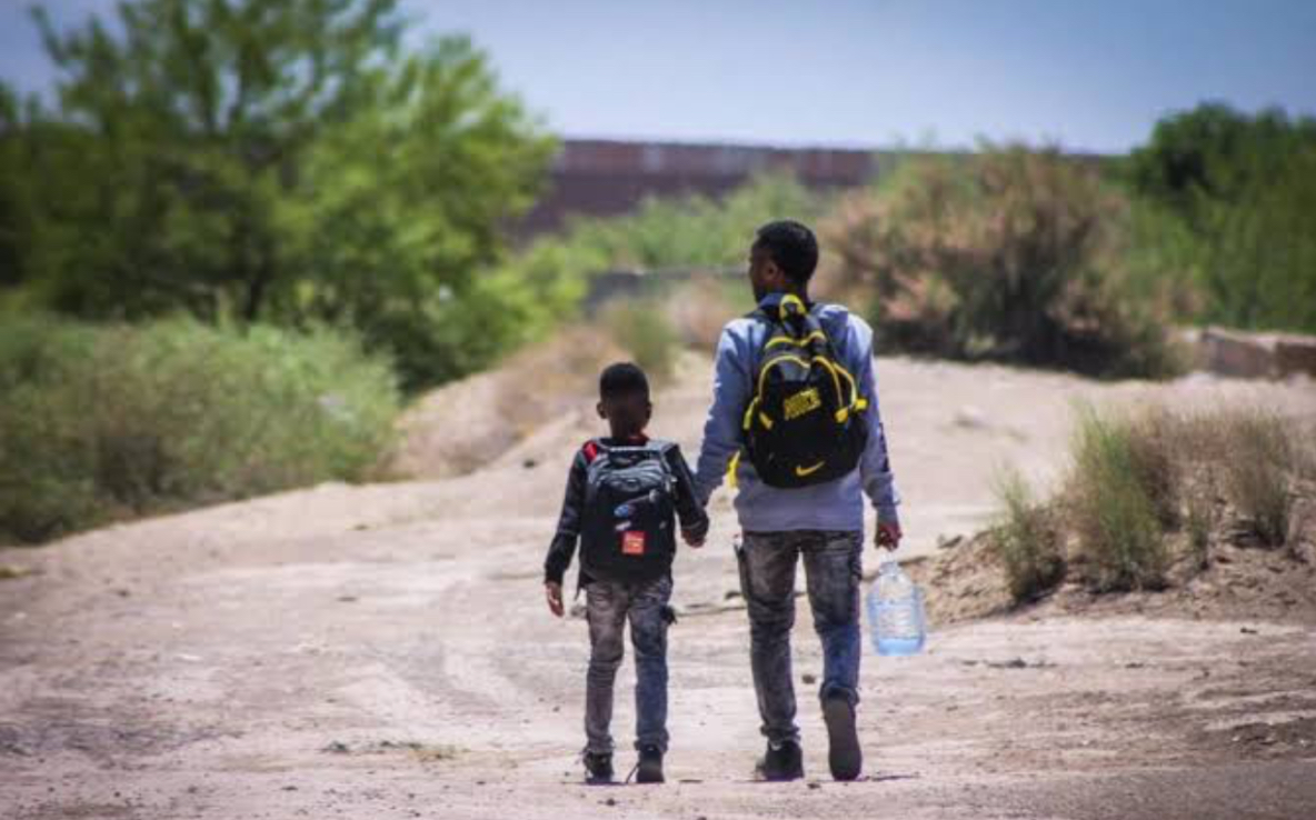 Bloquea juez de Texas la ley SB4 que permitía deportar a migrantes por sospecha de ingreso ilegal a EEUU