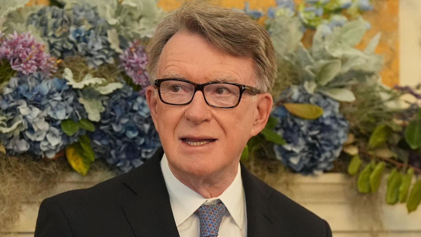 Arrestan a Peter Mandelson, exministro y legislador laborista británico, por presuntos nexos con Jeffrey Epstein.