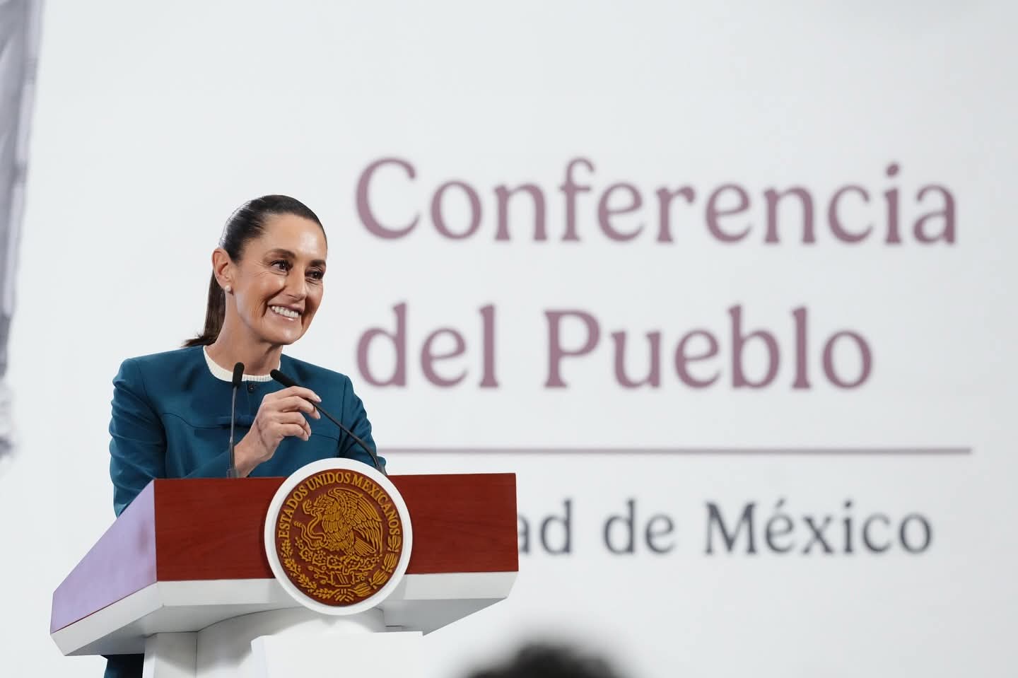 Resalta Claudia Sheinbaum cifra récord de recaudación y descarta crisis fiscal