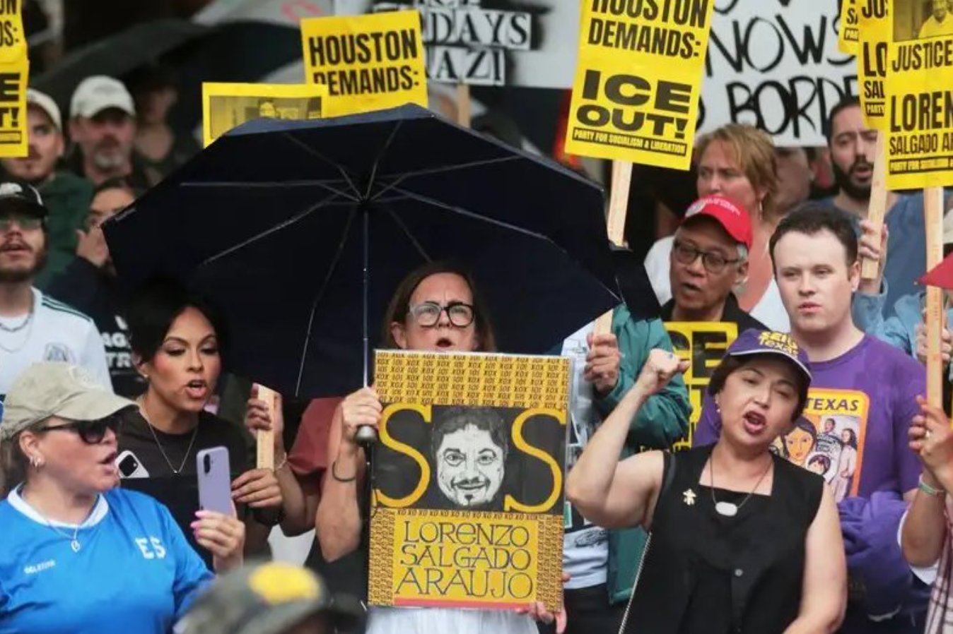 Denuncian autoridades de Houston opacidad federal por muerte del mexicano Lorenzo Salgado; videos contradicen versión del ICE