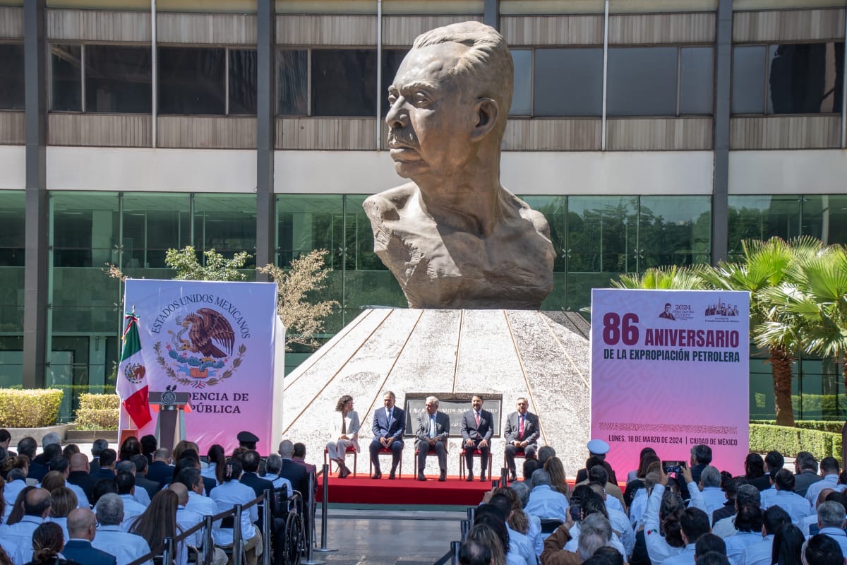Conmemora Pemex aniversario de la expropiación petrolera con menos deuda, más producción y autosuficiencia energética