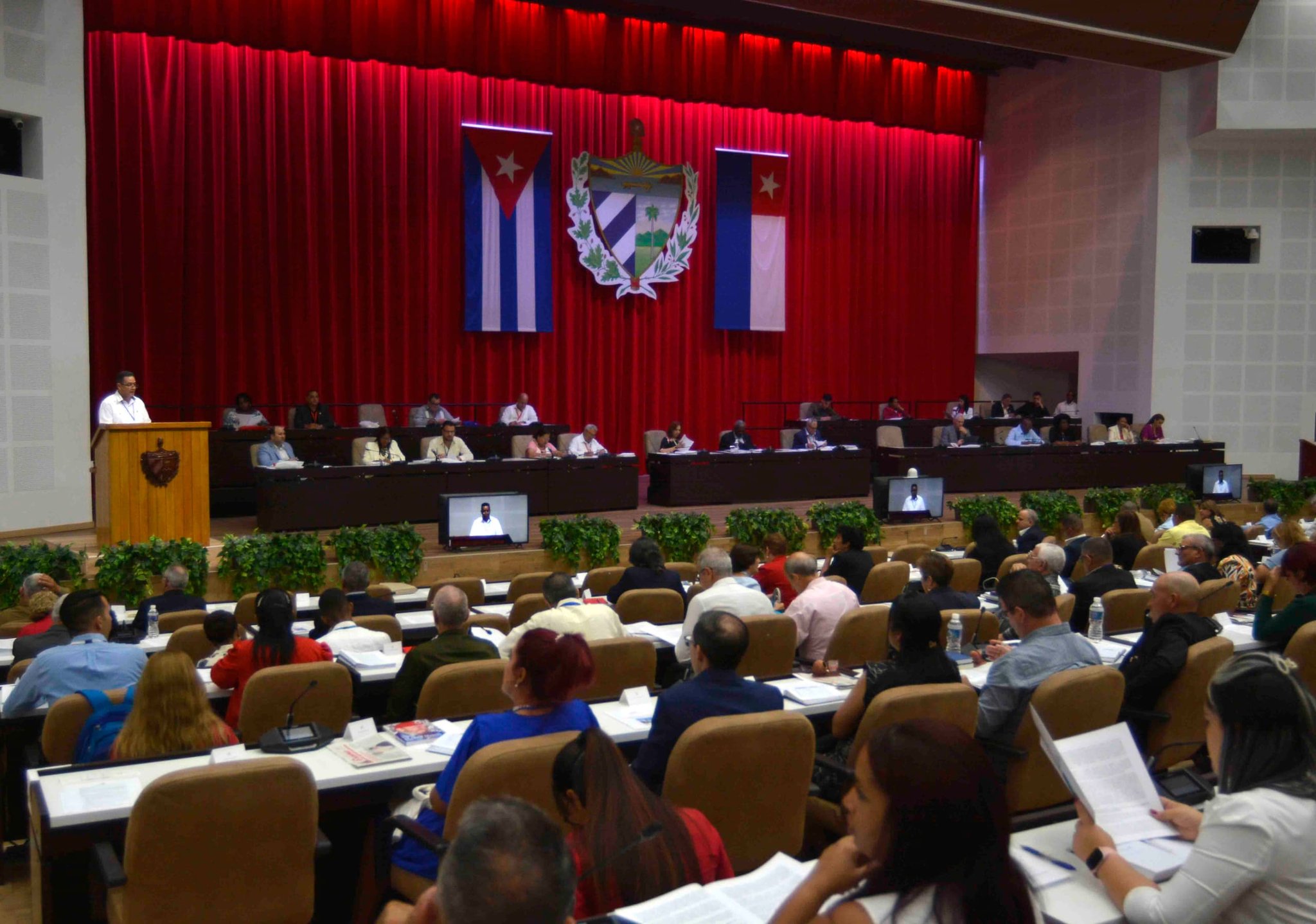 Aprueba parlamento de Cuba el cambio de sexo por solicitud personal